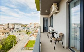 Panorama Views - Spacious Central Apartment